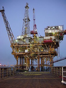 trabalhos plataformas.petrolifera 225x300 Tipos de trabalho em plataformas petrolíferas